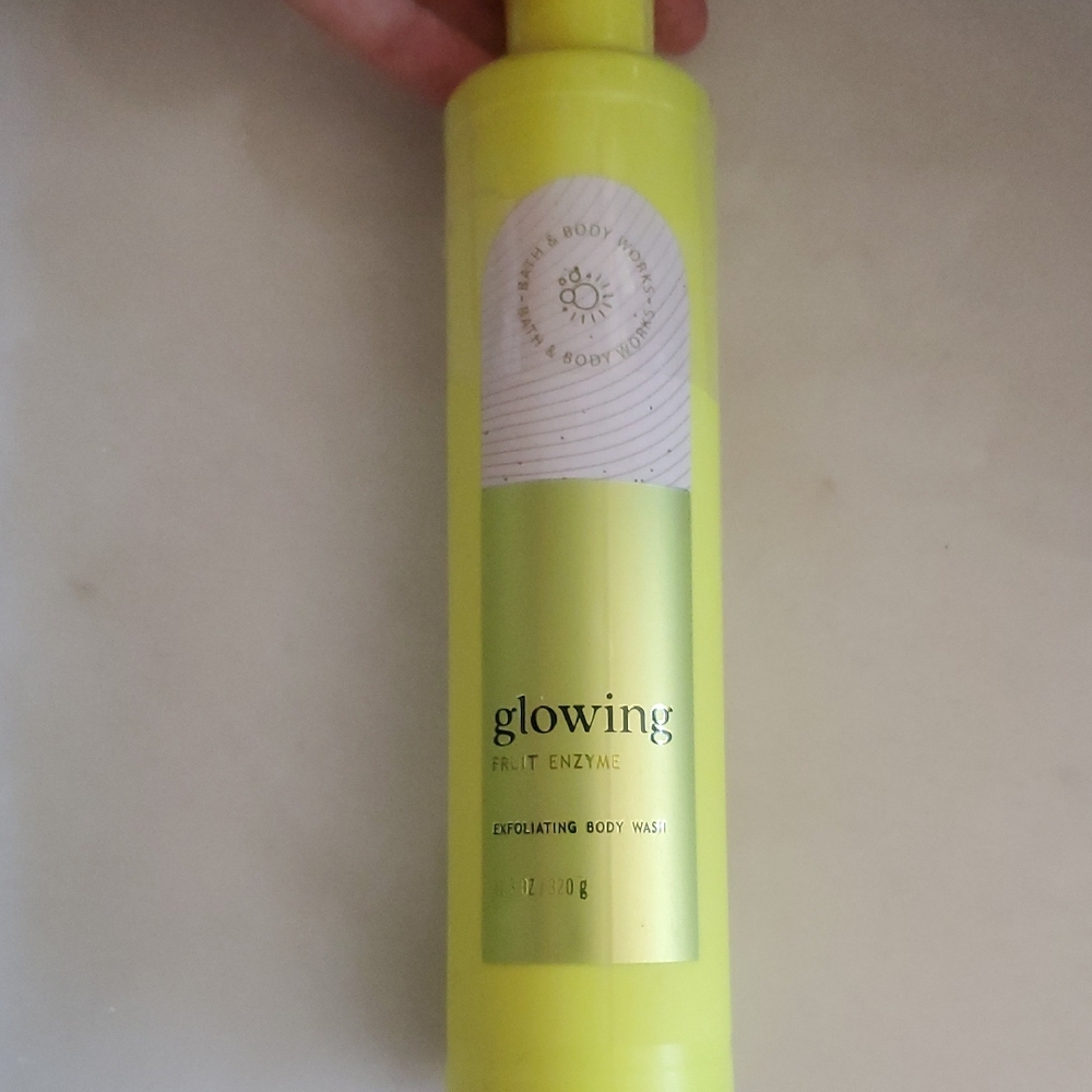 Bath & Body Works (BBW) - Glowing Fruit Enzyme Exfoliating Body Wash - NWT